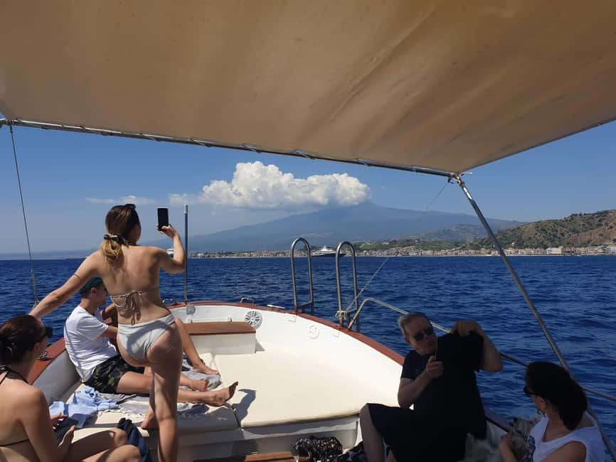 Giardini Naxos: Taormina & Isola Cruise Bella with Aperitif - Dolphin spotting and sea-breeze fun on the way to Taormina