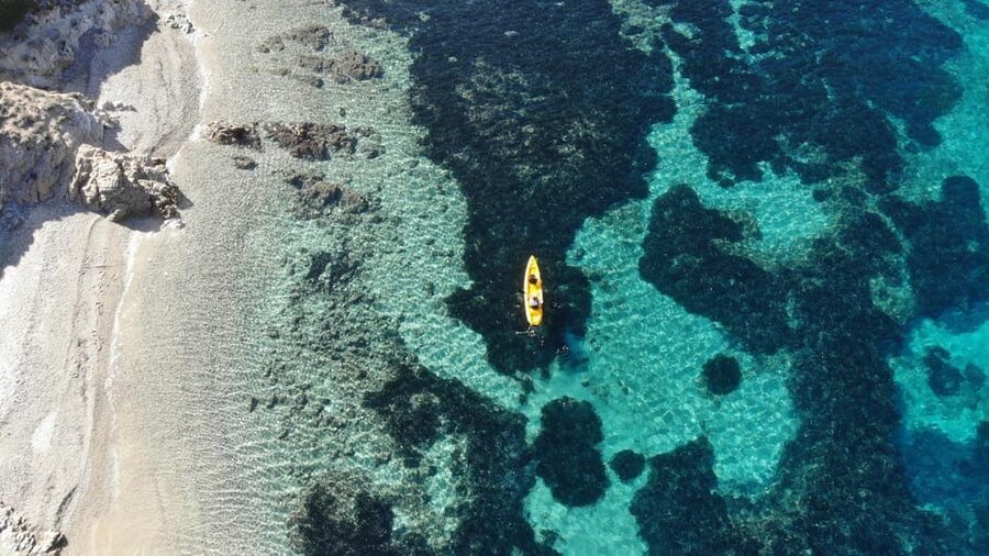 Golfo Aranci: Small group Kayak tour with Aperitif &dolphins - Meeting at Spiaggia dei Baracconi and getting ready fast
