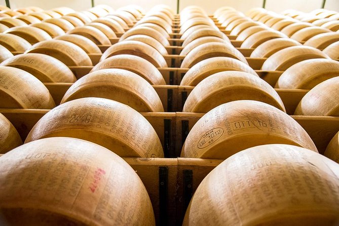 Guided group tour TastyBus: Parmesan Cheese and Parma Ham - Start at Caffetteria Toschi, then ride in comfort