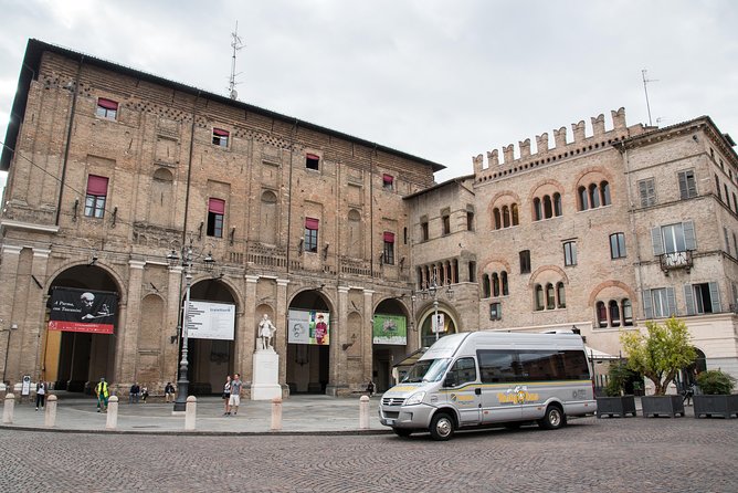 Guided group tour TastyBus: Parmesan Cheese and Parma Ham - What to bring for cheese, ham, and balsamic days