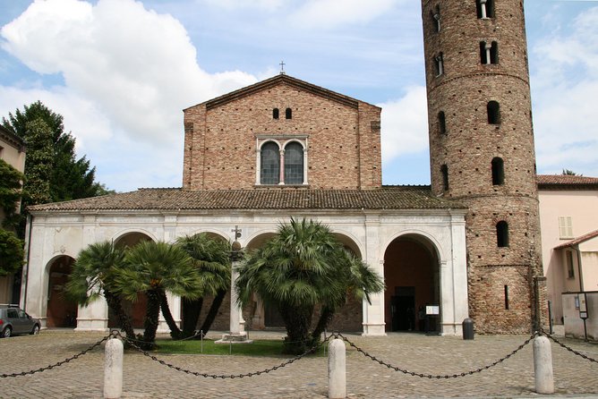 Guided Tour of Mosaic Tiles in Ravenna - Stop 2: Basilica di San Vitale, Byzantium in an octagonal plan