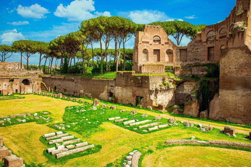 Guided Tour of the Colosseum Palatine Hill and Roman Forum - Languages, group size, and why headsets change the whole day