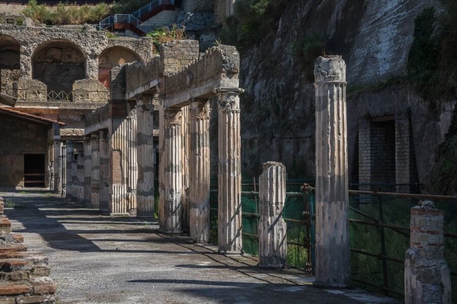 Herculaneum: Skip-the-Line Guided Tour with Archaeologist - Gymnasium, Tunnels, and the Swimming Pool Detail