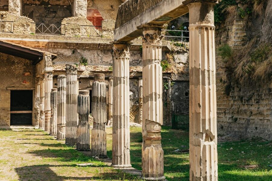 Herculaneum: Skip-the-Line Guided Tour with Archaeologist - House Stops That Explain Class, Family, and Daily Rituals