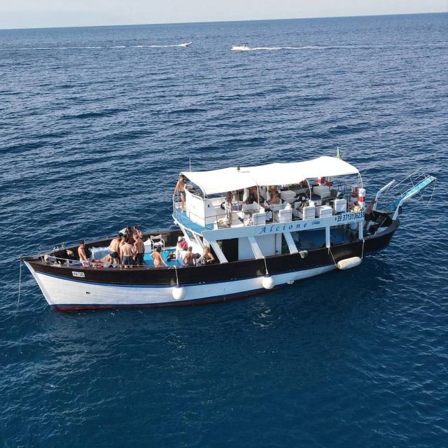 Ischia: Island Boat Tour with Neapolitan Lunch & Snorkeling - A family boat day on Ischia, not a big-tour production