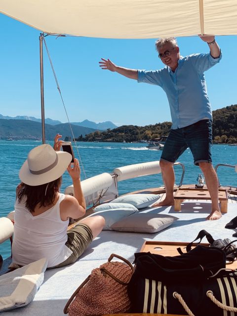 La Spezia: Cinque Terre and Portovenere Full-Day Boat Tour - Scoglio Ferale and the red rocks: what you are looking at