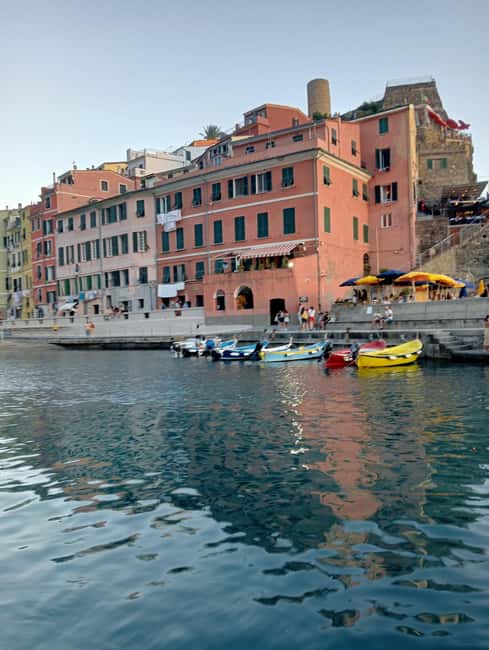 La Spezia : Morning or Sunset Cinque Terre Tour & Aperitif - Riomaggiore and Manarola: the “tower houses” view plus the best photo angles