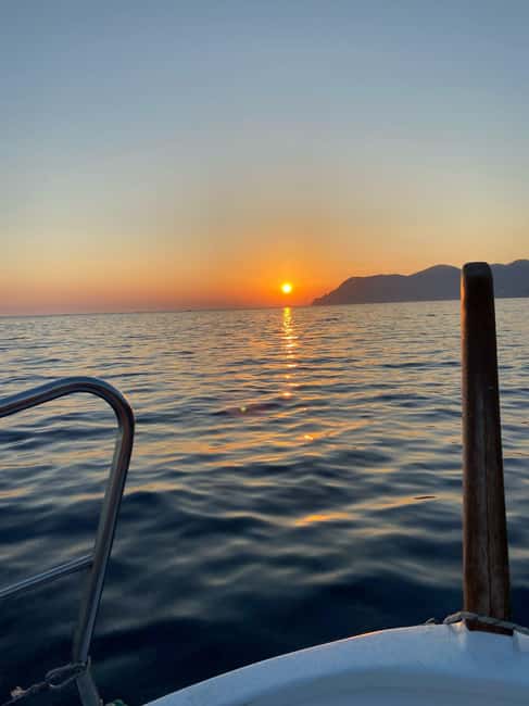 La Spezia : Morning or Sunset Cinque Terre Tour & Aperitif - Aperitif on the water: focaccia, wine or prosecco, and why it feels like a local ritual