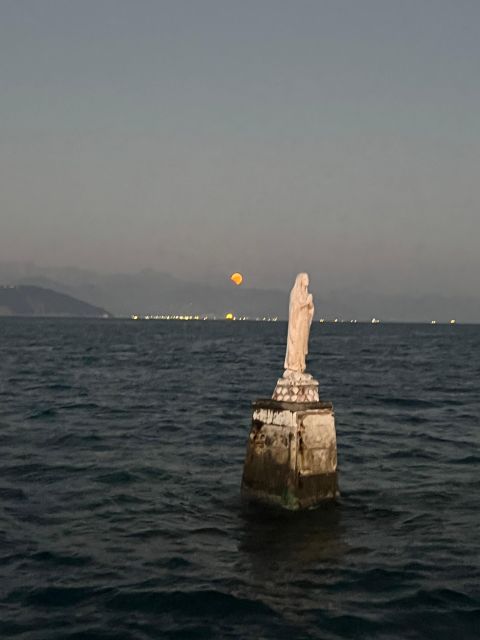 La Spezia: Sunset Boat Tour with Aperitivo and Snacks - Drinks, snacks, and onboard comfort on a 10-metre boat
