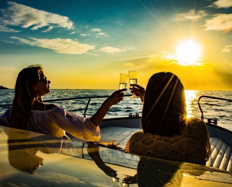 La Spezia: Sunset Boat Tour with Aperitivo and Snacks - Torre Scola and Portovenere from the first pass