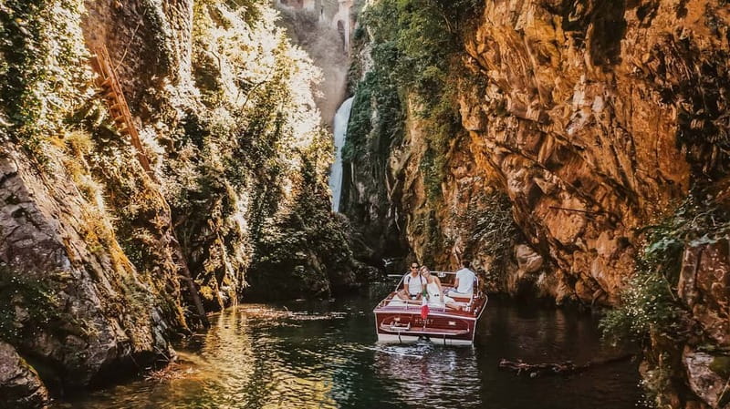 Lake Como: Classic Boat Private Tour - From Villa Balbianello to Bellagio: the classic sights from the water