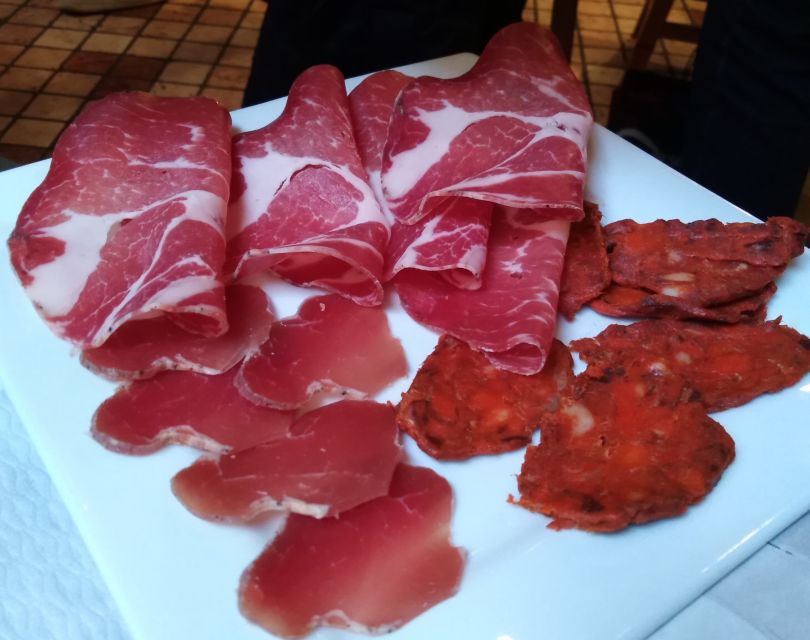 Lake Como: Food Walking Tour - Street food on the go: pizza as real Como lunch fuel