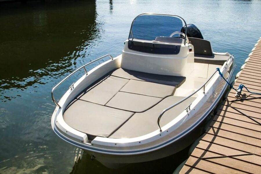 Lake Como: Motor Boat Rental - Language and private-group feel: why this works for couples and families