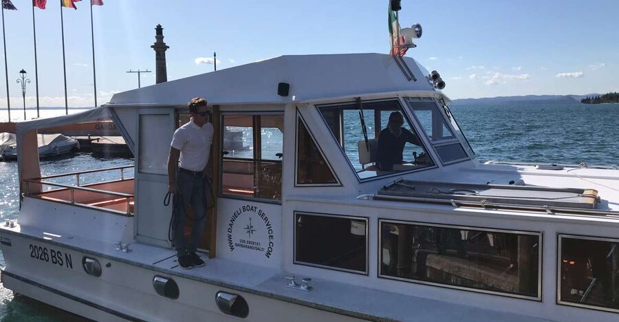Lake Garda: 4-hour Guided Boat Cruise with Stop in Sirmione - Lake Garda by boat in 4 hours, with real time to explore Sirmione