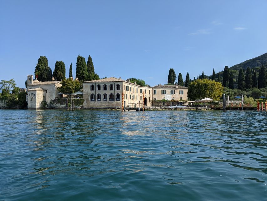 Lake Garda: 4-hour Guided Boat Cruise with Stop in Sirmione - Fonte Boiola and the thermal spring spectacle you will want to photograph