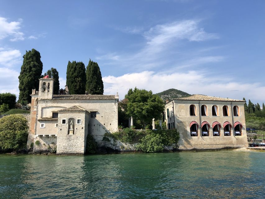 Lake Garda: 4-hour Guided Boat Cruise with Stop in Sirmione - On the way back: Villa Canossa, Punta San Vigilio again, and final photo angles