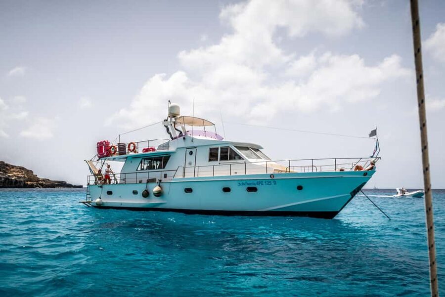 Lampedusa: Yacht excursion, swimming stops and typical lunch - Key points before you book