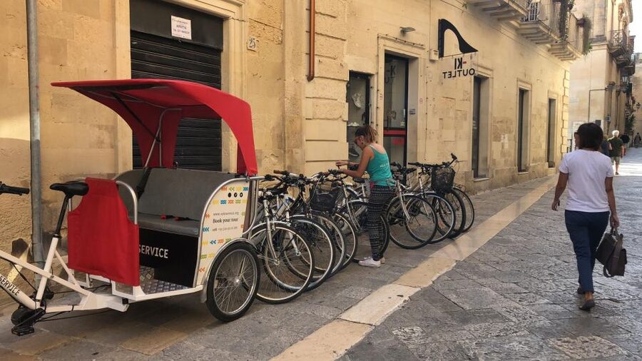 Lecce: City Highlights Guided Tour by Rickshaw - Electric rickshaw comfort in hot weather
