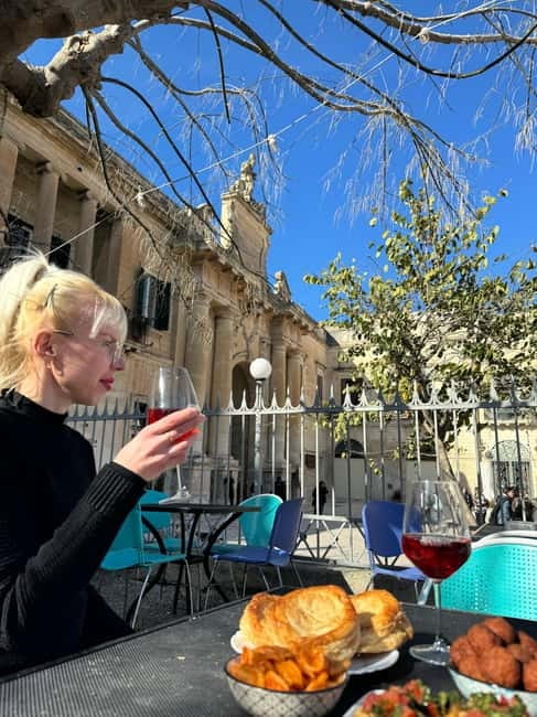 Lecce: Guided Street Food Walking Tour with Food and Wine - The historic bar stop, then wine plus frisa to finish