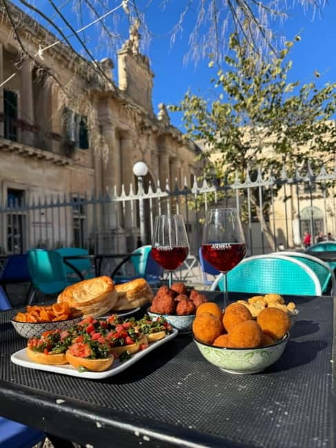 Lecce: Guided Street Food Walking Tour with Food and Wine - Coffee and pasticciotto, the Leccese way to start strong