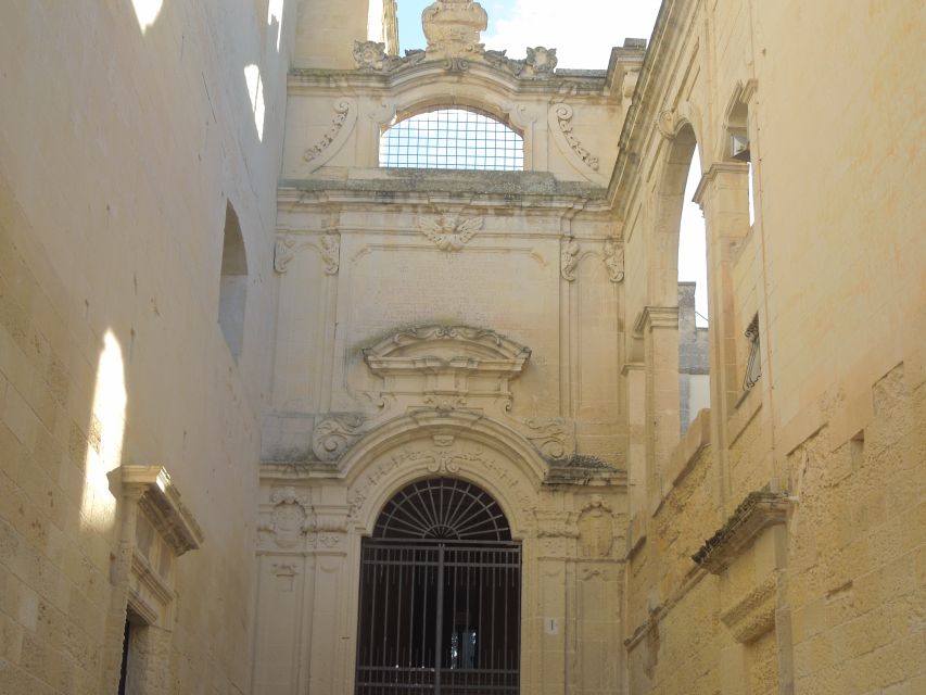 Lecce: Street Food Tasting and Sightseeing Tour - The Santa Croce facade that looks like embroidery