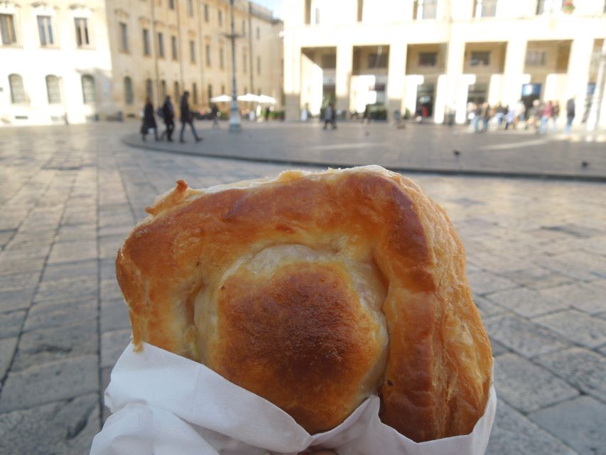 Lecce: Street Food Tasting and Sightseeing Tour - Church-to-square highlights, starting with San Matteo and Lecce Cathedral