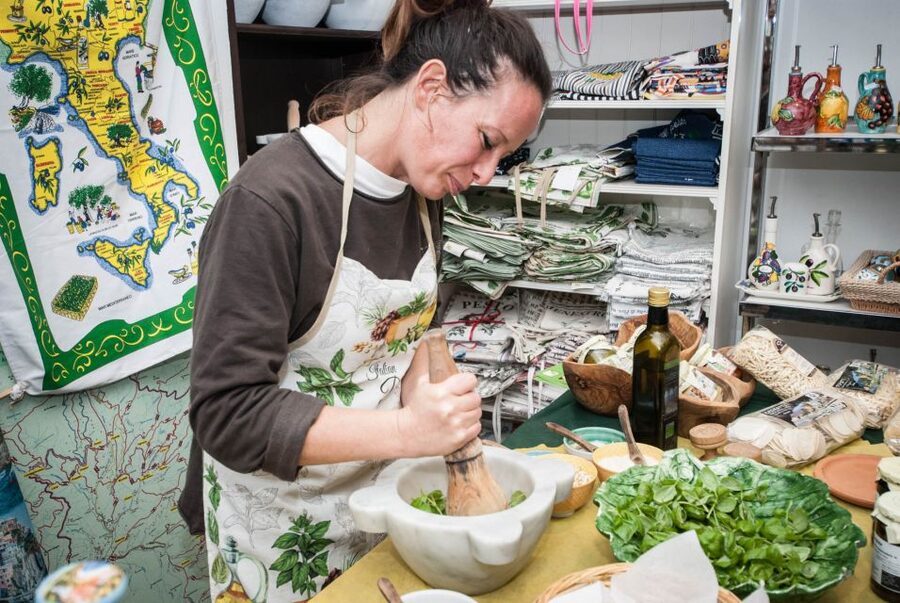 Levanto: Pesto-Making Class - Levanto’s pesto classroom: Il laboratorio del Pesto in the historical center