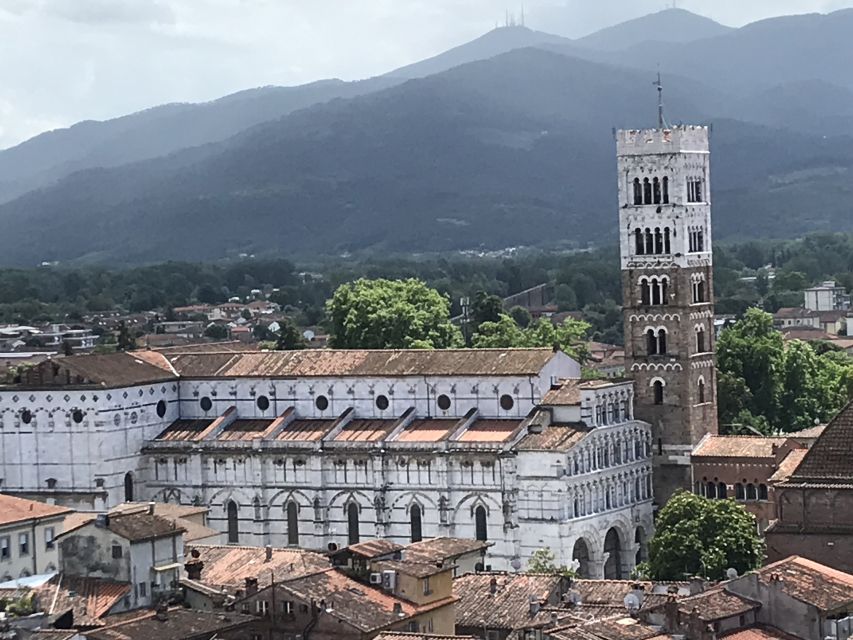 Lucca: 2-Hour City Center Walking Tour - Meeting at Ufficio Informazioni, then stepping into Lucca’s core
