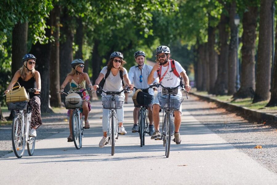 Lucca: 3-Hour Bikes & Bites Foodie Adventure like a Local - Start Smart: From Tourist Center Lucca to the Main Sight Mix