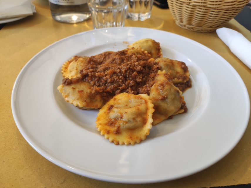 Lucca: Guided Food Walking Tour with Tastings - Where the Tour Starts in Lucca, and Why It Matters