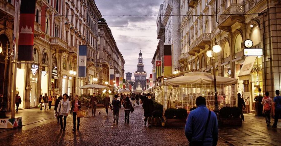 Milan by Night 2-Hour Walking Tour - Meeting at Piazza Castello: Timing, shoes, and staying in the right spot