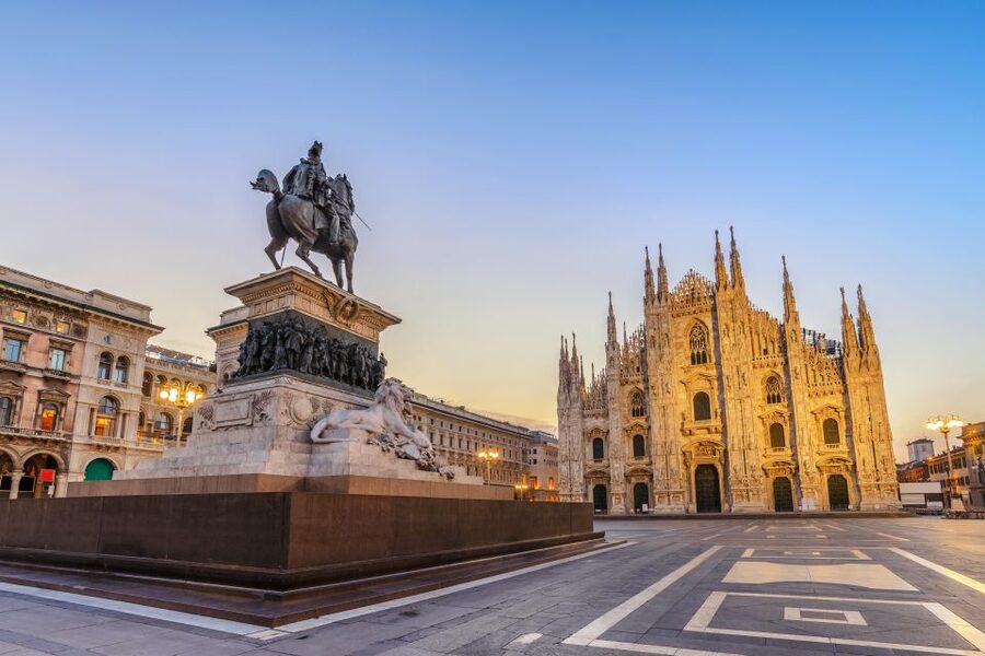 Milan: Duomo & Rooftop Tour with Optional Hop-On Hop-Off Bus - Why the Duomo rooftop is a Milan must