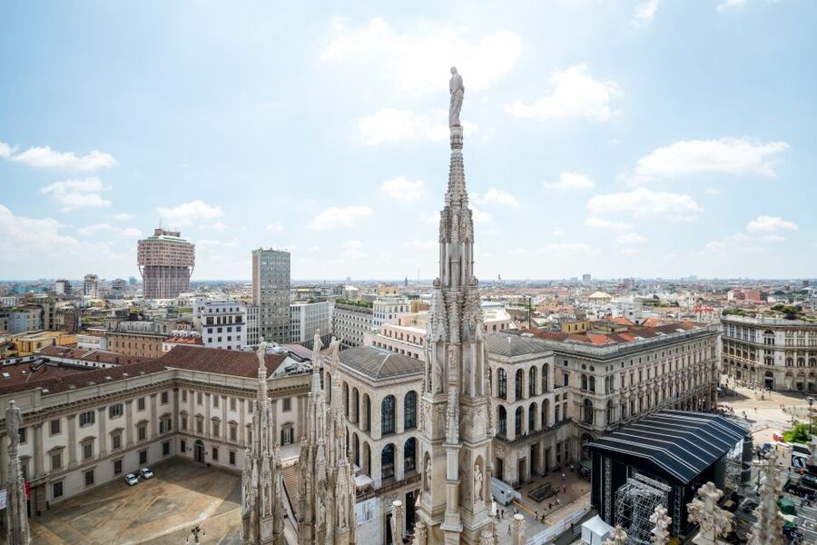 Milan: Duomo & Rooftop Tour with Optional Hop-On Hop-Off Bus - Inside the Duomo: Gothic design, art, and legend