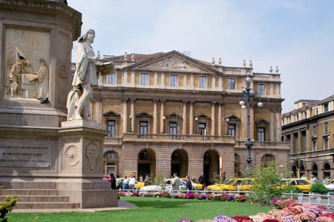 Milan Duomo & The Last Supper Skip-the-Line Small Group Tour - Castello Sforzesco: quick courtyards, strong payoff