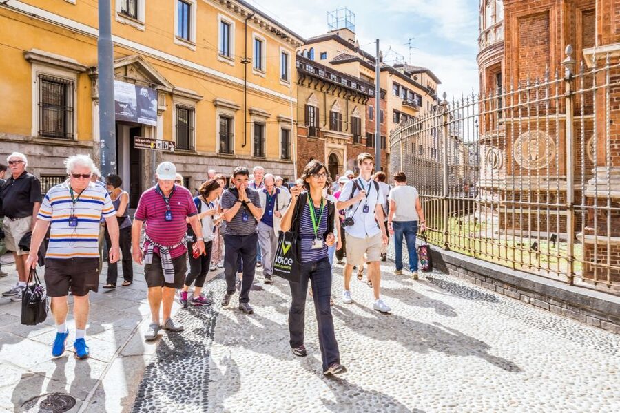 Milan: Guided Walking Tour & Last Supper Visit with Ticket - The walk through Milan’s Renaissance-to-modern lineup