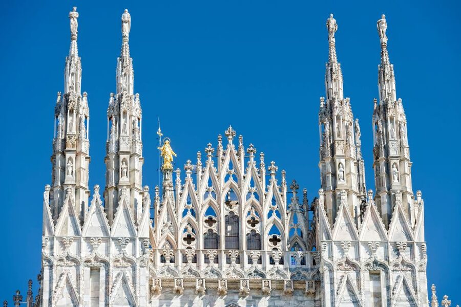 Milan: Guided Walking Tour with Duomo and the Last Supper - La Scala and the opera-house square, Milan in theatrical form