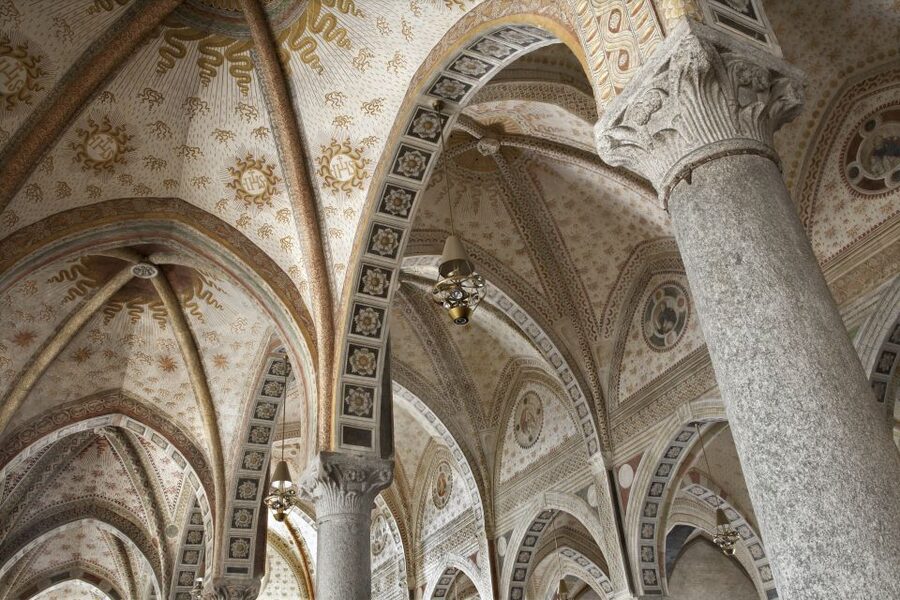 Milan: Guided Walking Tour with Last Supper Skip-the-Line - Piazza della Scala and La Scala’s exterior presence