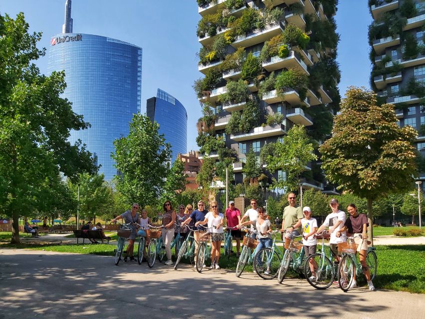 Milan: Highlights and Hidden Gems Guided Bike Tour - Duomo Cathedral to Palazzo Reale: big architecture, low-effort motion
