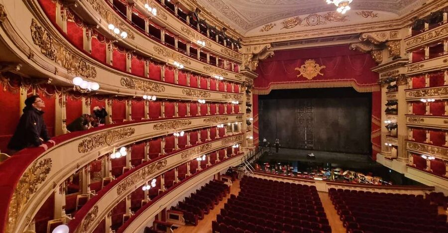 Milan: La Scala Theater and Museum Tour with Entry Tickets - Your 60 Minutes: Museum First, Theater Peek Second