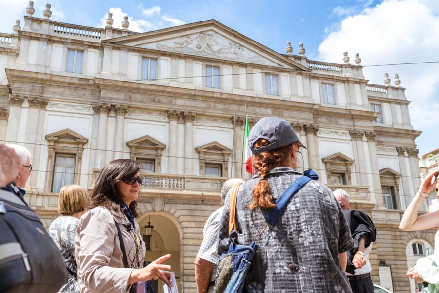 Milan: La Scala Theater & Museum Guided Experience - Finding La Scala quickly at the museum entrance