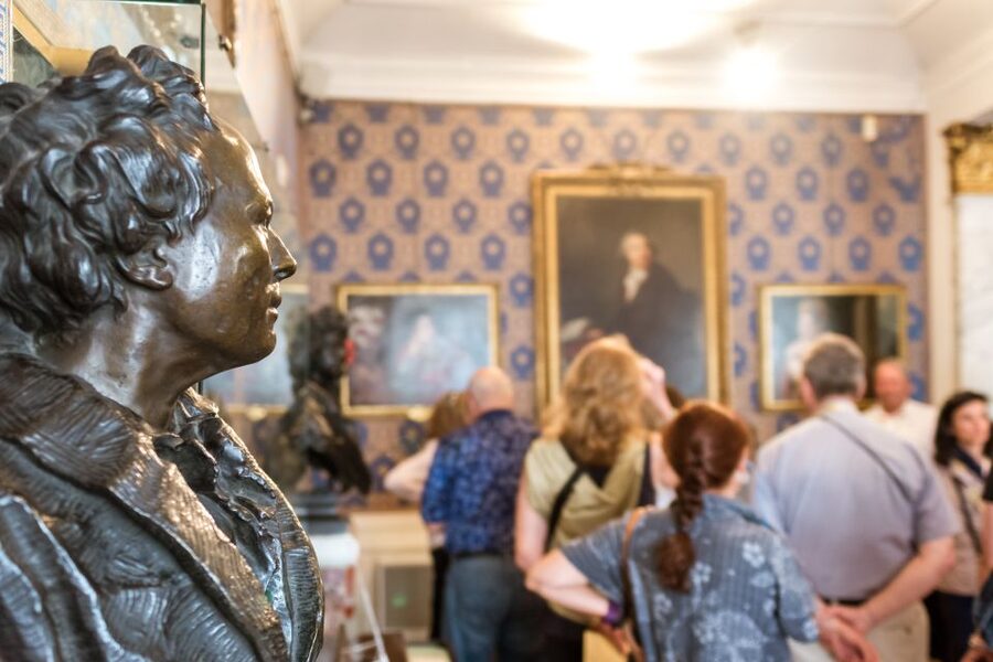 Milan: La Scala Theater & Museum Guided Experience - Practical rules that can affect your day (bags, pets, and being late)