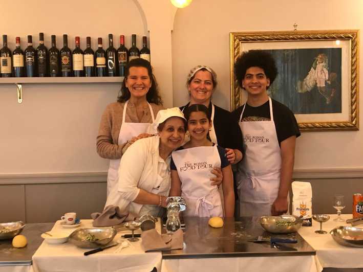 Milan: Pasta and Tiramisu Cooking Class with Wine - Fresh pasta and tiramisu, with wine in a Milanese restaurant