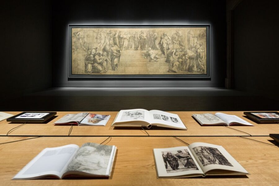 Milan: Pinacoteca Ambrosiana and San Sepolcro Crypt Ticket - The 17th century reading room and Codex Atlanticus effect