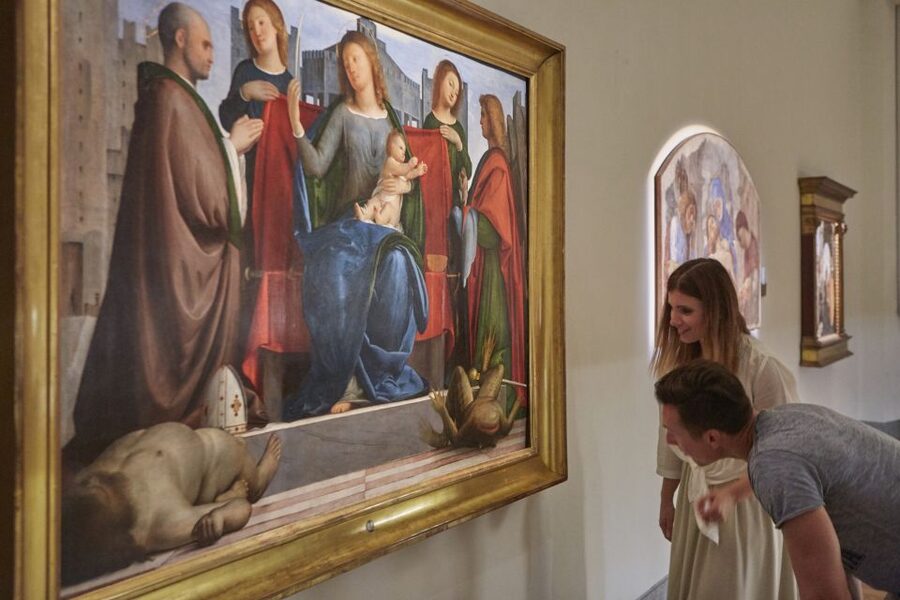 Milan: Pinacoteca Ambrosiana & da Vinci Codex Exhibition - Practical realities: lighting, reading labels, and finding the Codex display