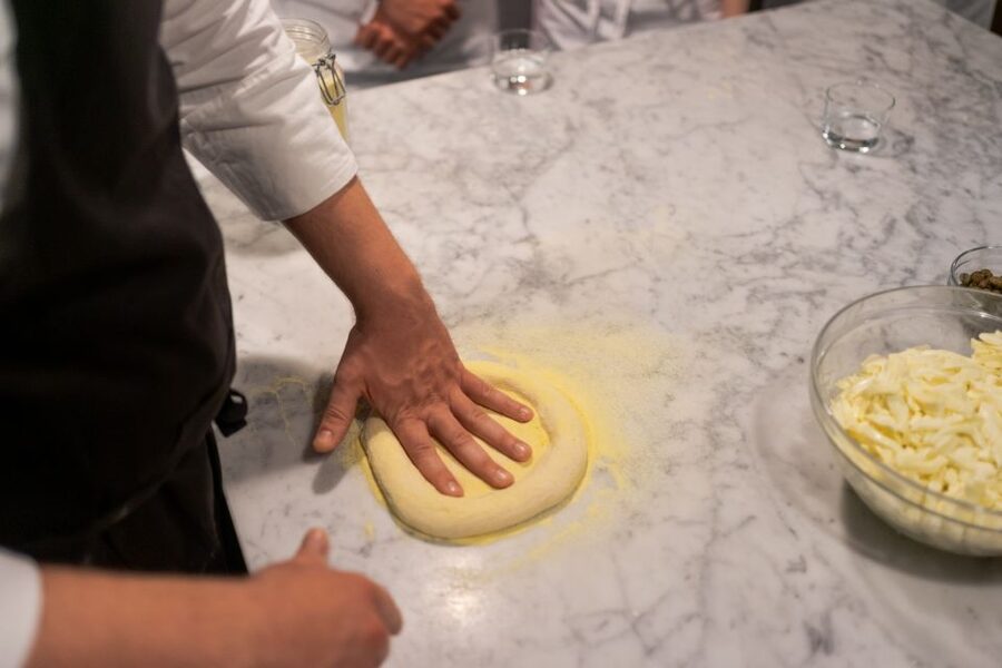 Milan: Pizza or Pasta and Gelato-Making Class with Wine - Pizza or pasta in 3 hours, plus gelato and wine: what this class is really like