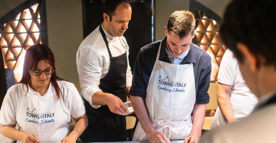 Milan: Pizza or Pasta and Gelato-Making Class with Wine - The wine and olive oil pause: a small break that makes the class feel grown-up