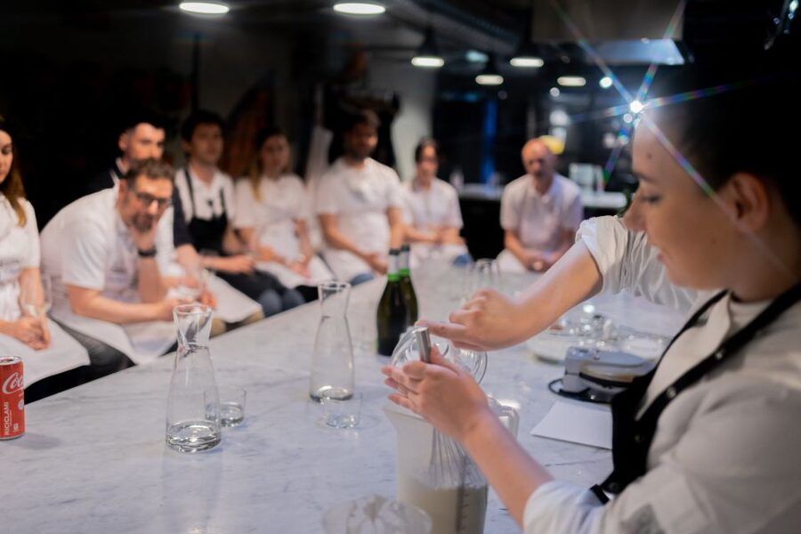 Milan: Pizza or Pasta and Gelato-Making Class with Wine - Dinner at the table, plus your certificate and digital recipes