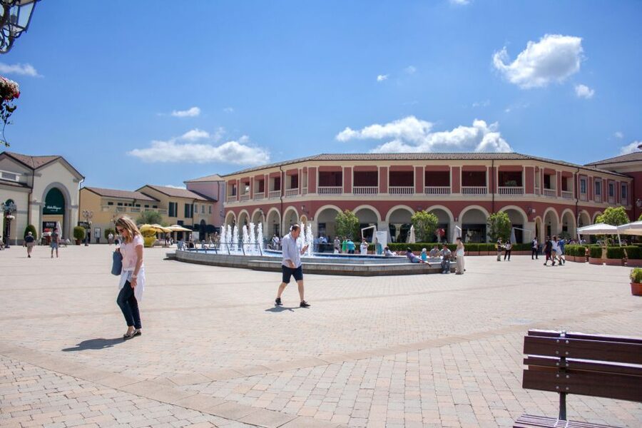 Milan: Serravalle Designer Outlet Roundtrip Bus Transfer - Who this trip fits best