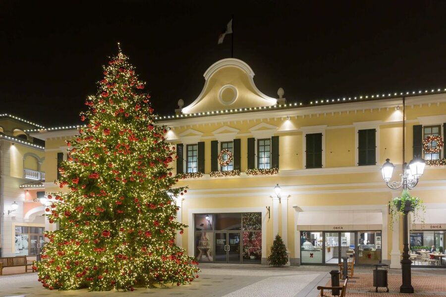 Milan: Serravalle Designer Outlet Roundtrip Bus Transfer - Stop 2: The coach ride out to Serravalle