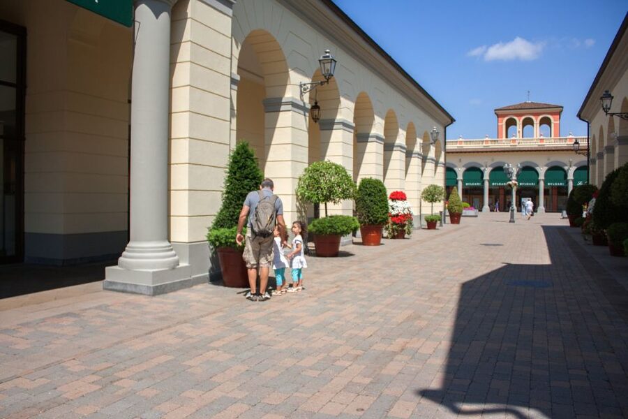Milan: Serravalle Designer Outlet Roundtrip Bus Transfer - The bus transfer: timing, comfort, and how to avoid stress